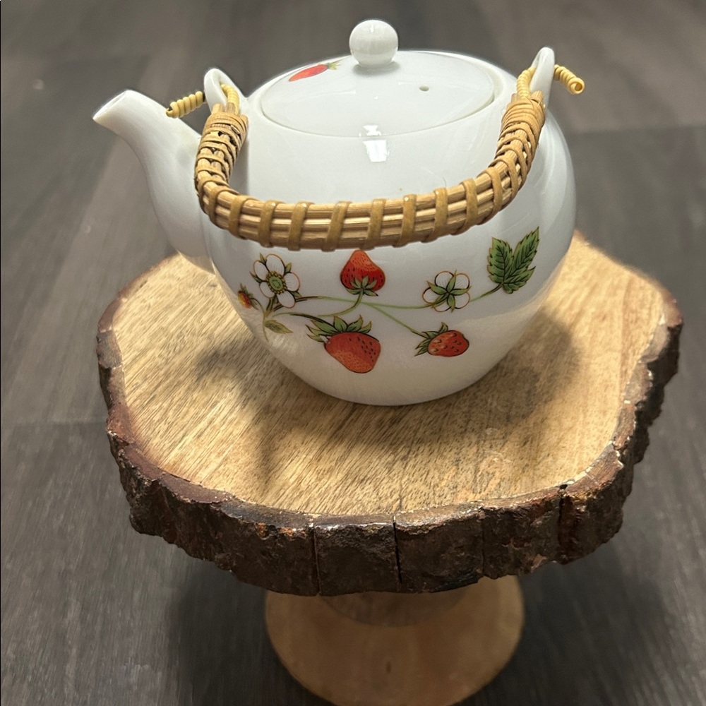 Vintage Japanese Porcelain Teapot with Strawberry Design - Picture 3 of 5